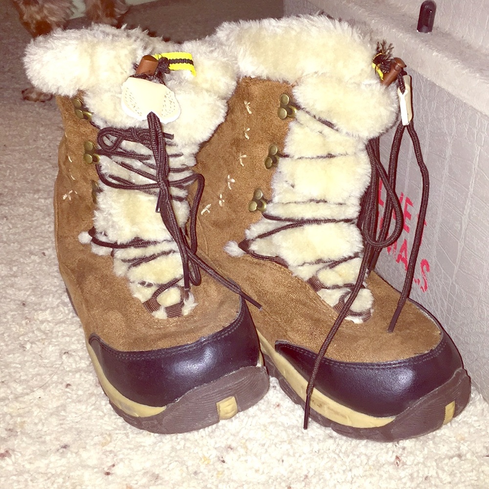 Snow boots